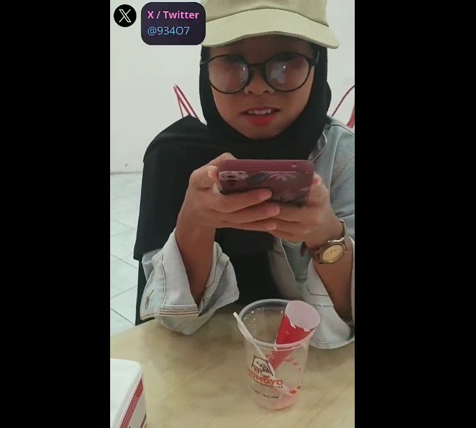 Mahasiswi Indo Jilbab Hitam Terpaksa Open BO Karena Ekonomi