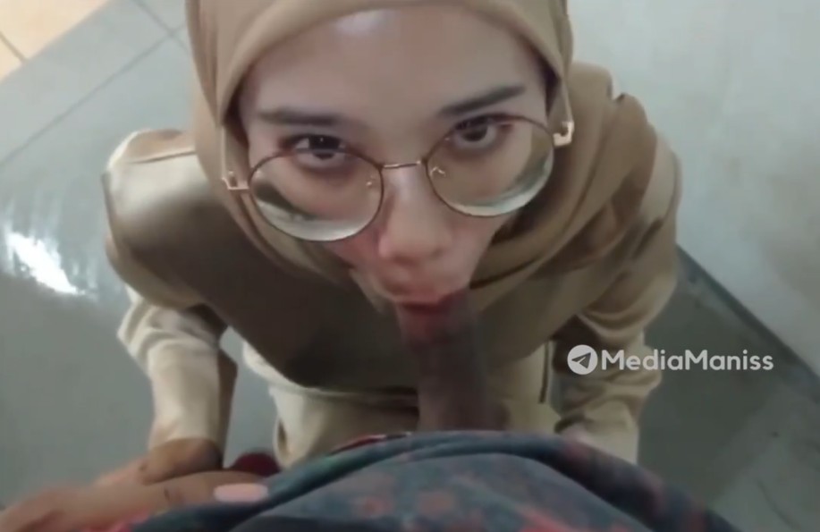 Viral Guru Cantik Berkacamata Menyukai Sponge Lumer Di Mulut