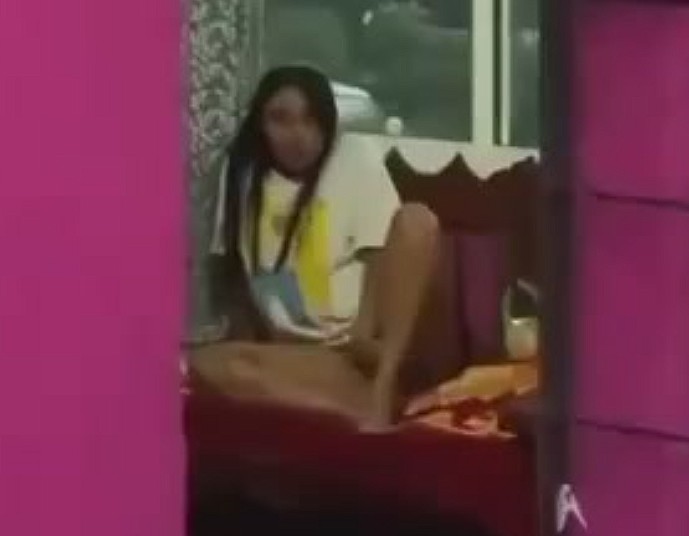 Story Ketahuan Curi – curi Pandang Ke Tante Sendiri Saat Di Rumah