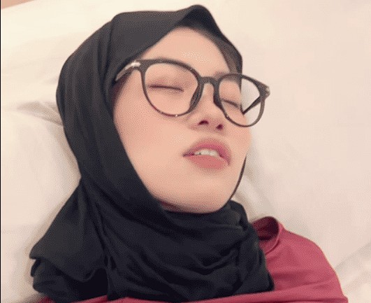 Ukhti Viral Cantik Kacamata Membayangkan Kamu Disisiku