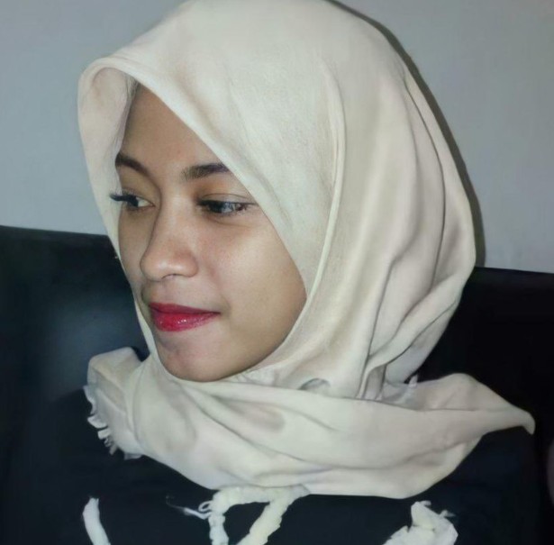 Sorachan Ukhti Pemalu Yang Menutup Wajah Pakai Kaos