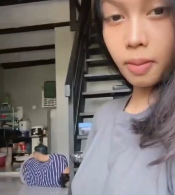 Dumpcnays Baru Bisa Bebas Di Rumah Saat Ortu Lagi Tidur