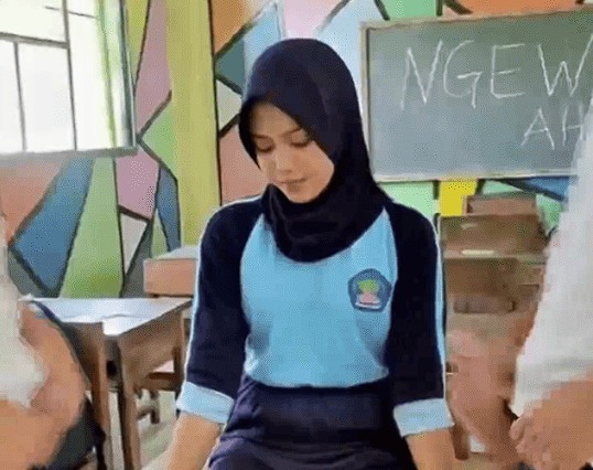 Hijab SMA Viral Bernostalgia Kerja Kelompok Di Dalam Kelas Bareng 2 Senior