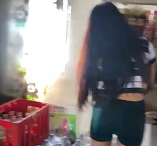 Pelajar SMP Ini Rela Jaga Warung Sepulang Sekolah Demi Bantu Orang Tua
