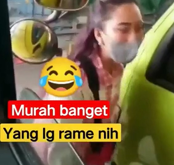 Begini Cara Sales Yakult Cantik Dapat Pelanggan Tetap Saat Ngider