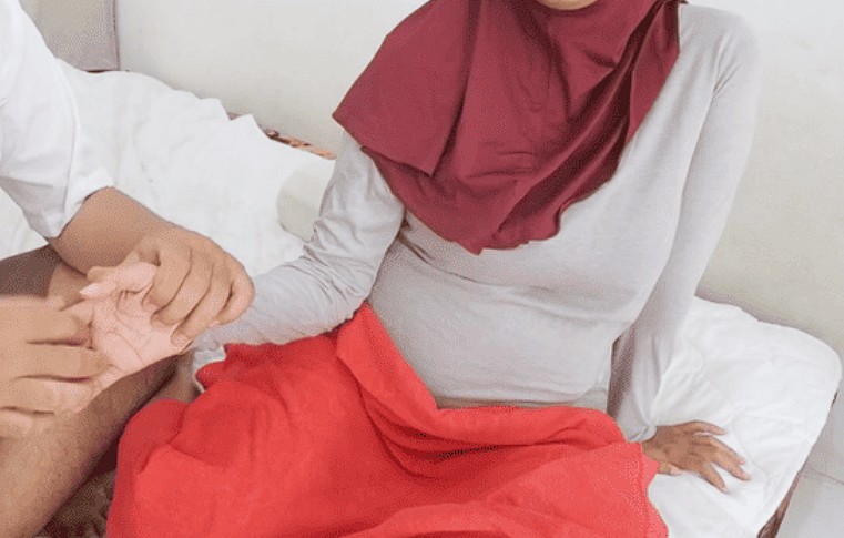 Momen Mesra Bumil Hijab Dipijatin Sama Suami Jadi Top Trending 2026