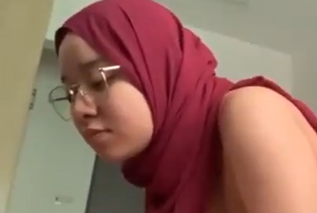 Bunda Viral Tudung Merah Malaysia Sifat Keras Kepala Top Trending 2026