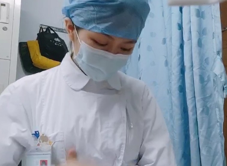 Viral Bidan Di Waktu Jam Istirahat Kerjaan Menghibur Diri